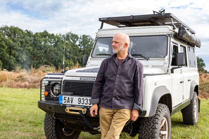 Herec Hynek Čermák a jeho Land Rover Defender